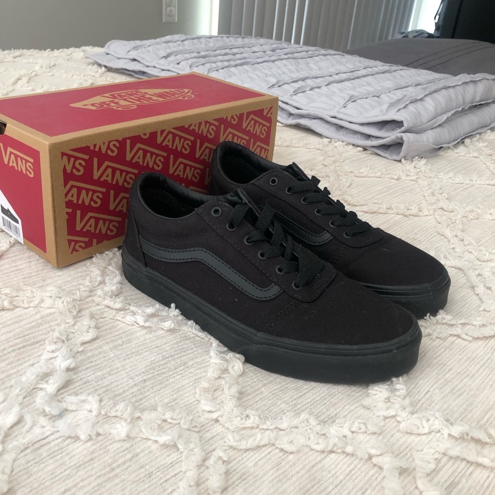 Black size 5 youth vans. Only worn once!